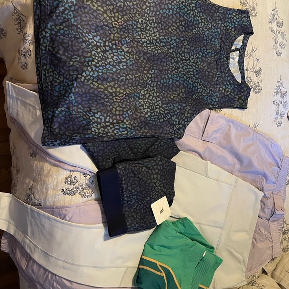 Fabletics Pre-Bundle - Picture 2 of 6